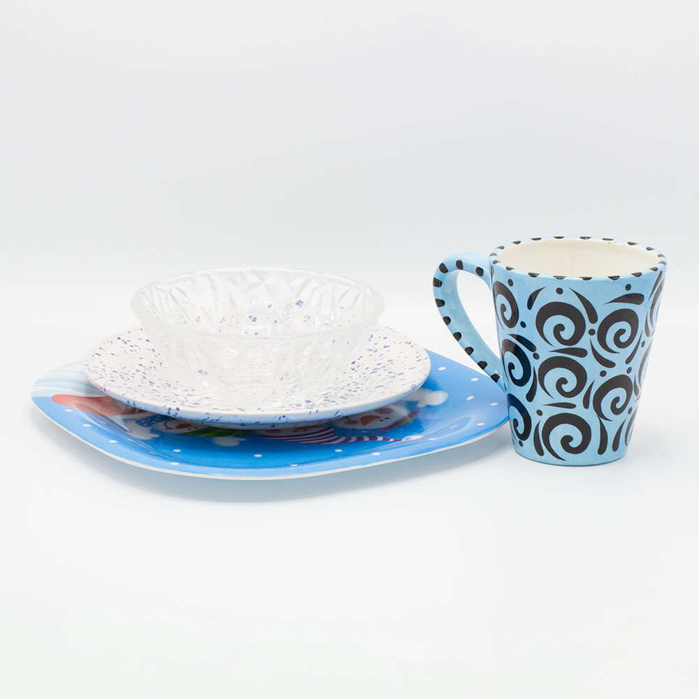Plastic-Dishes-Bowls-Mugs.jpg